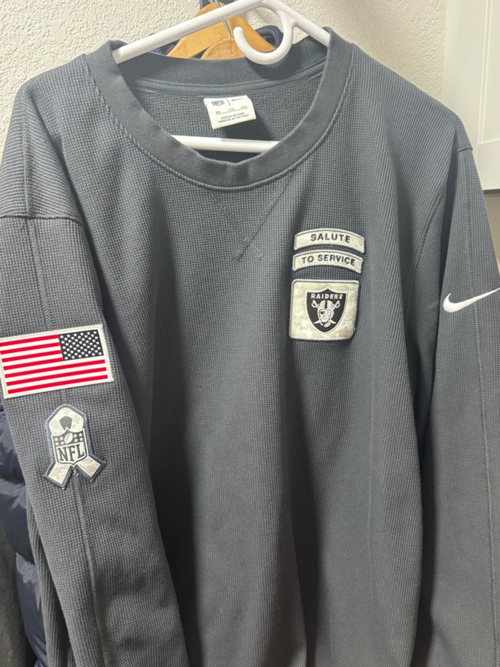 Nike Men’s Grey Raiders Salute to Service Crewneck Pullover XXL